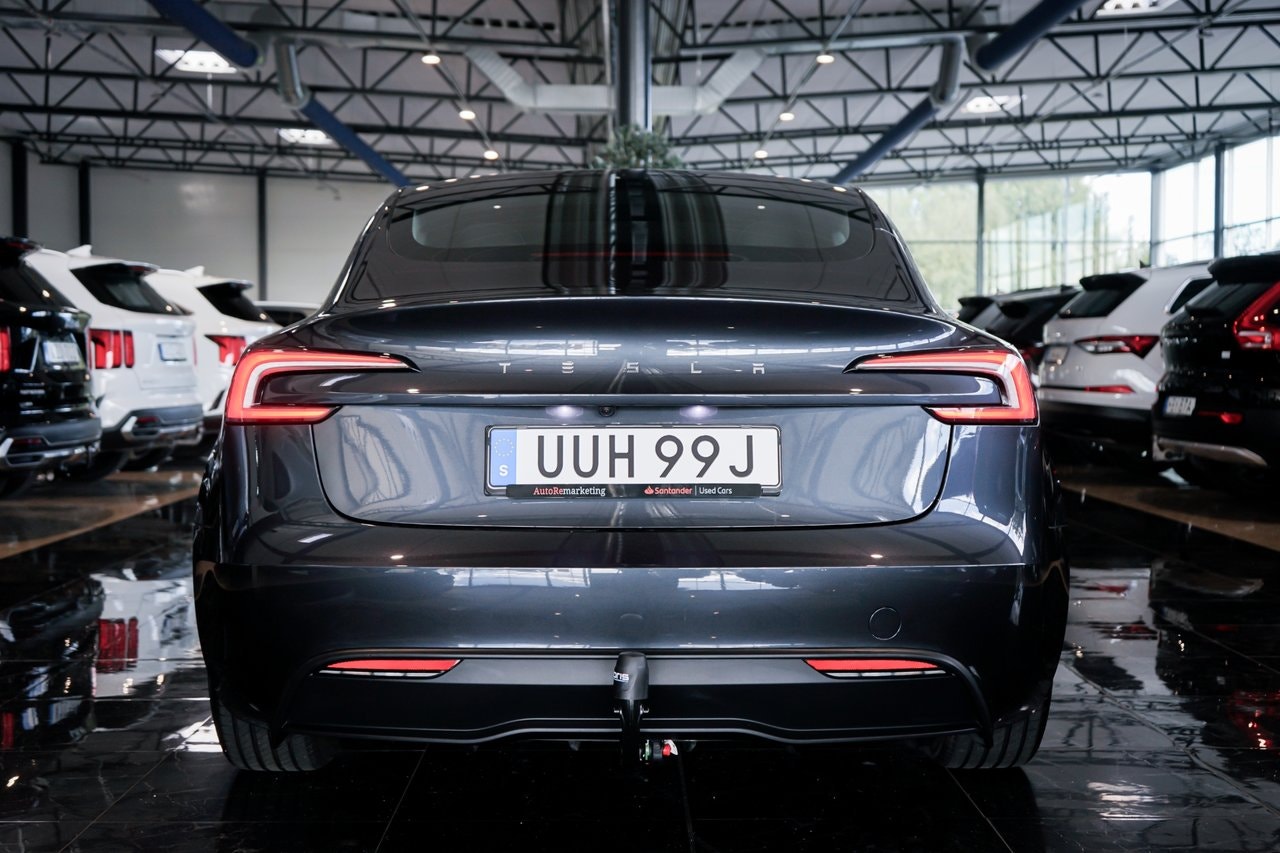 Tesla Model 3 Standard Range, 283ps, 2024