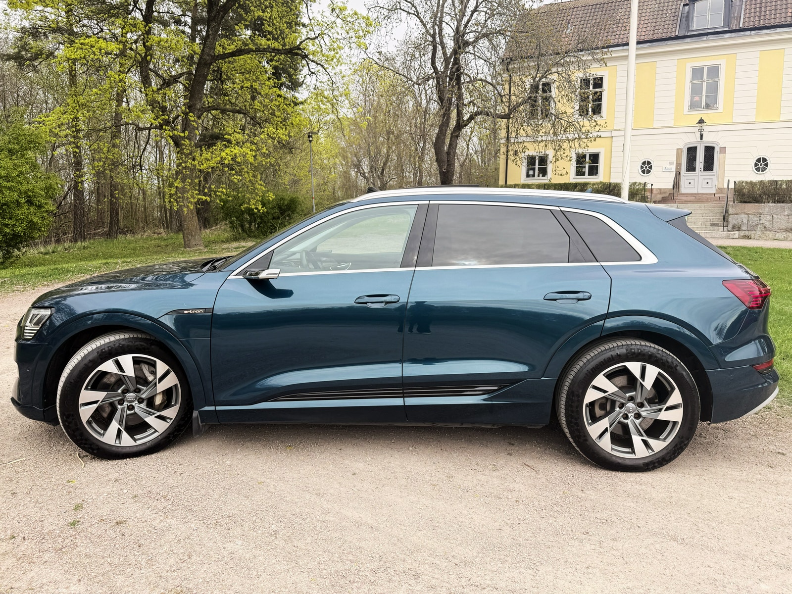 Audi e-tron 408 hp