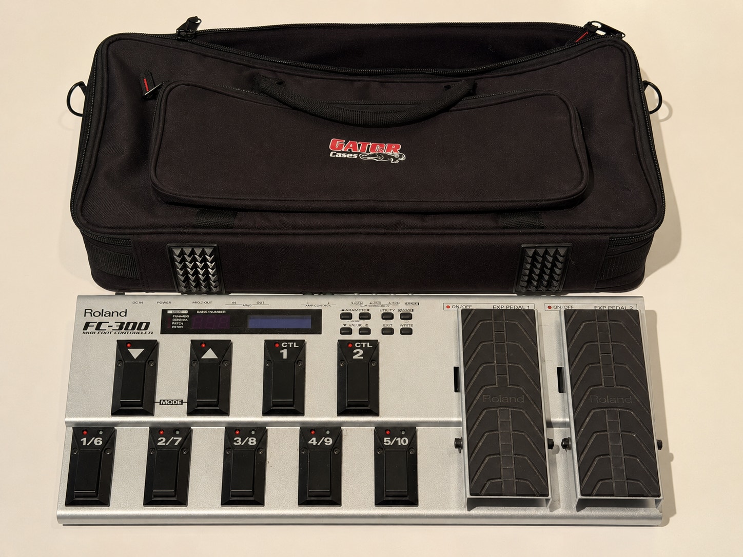 Roland FC-300 MIDI-foot controller med Gator väska. | Blocket