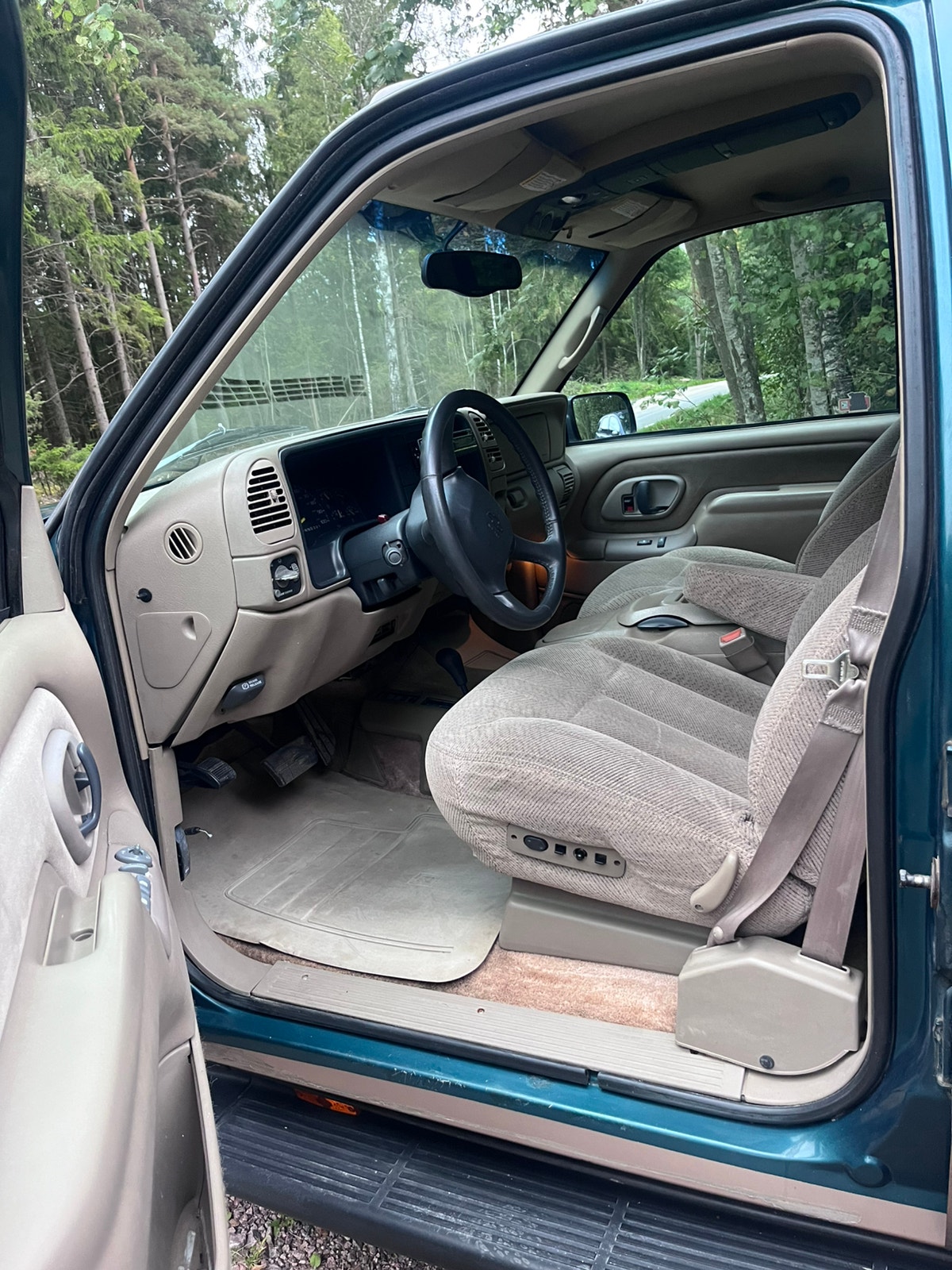 Chevrolet Suburban K2500 6.5 V8 4WD Hydra-Matic, 198hp, 1998