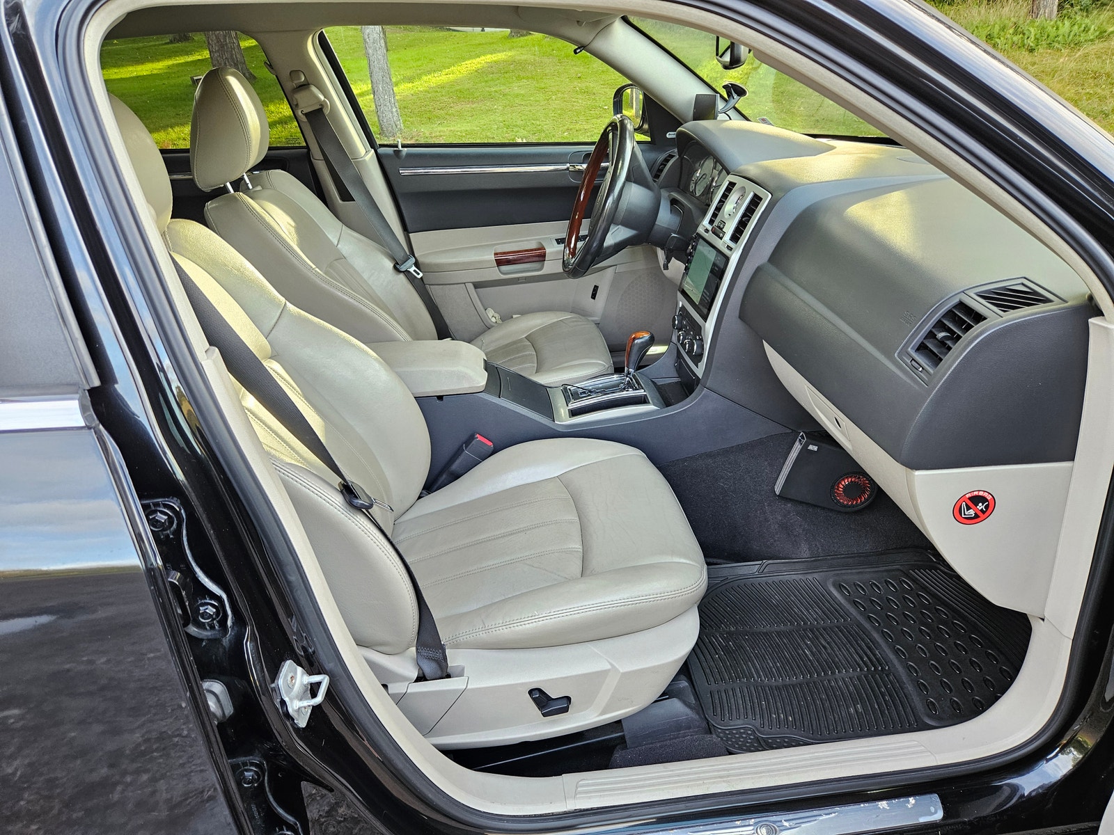 Chrysler 300C Touring 5.7 V8 AWD Automatic, 5-trins, 340ps, 2007