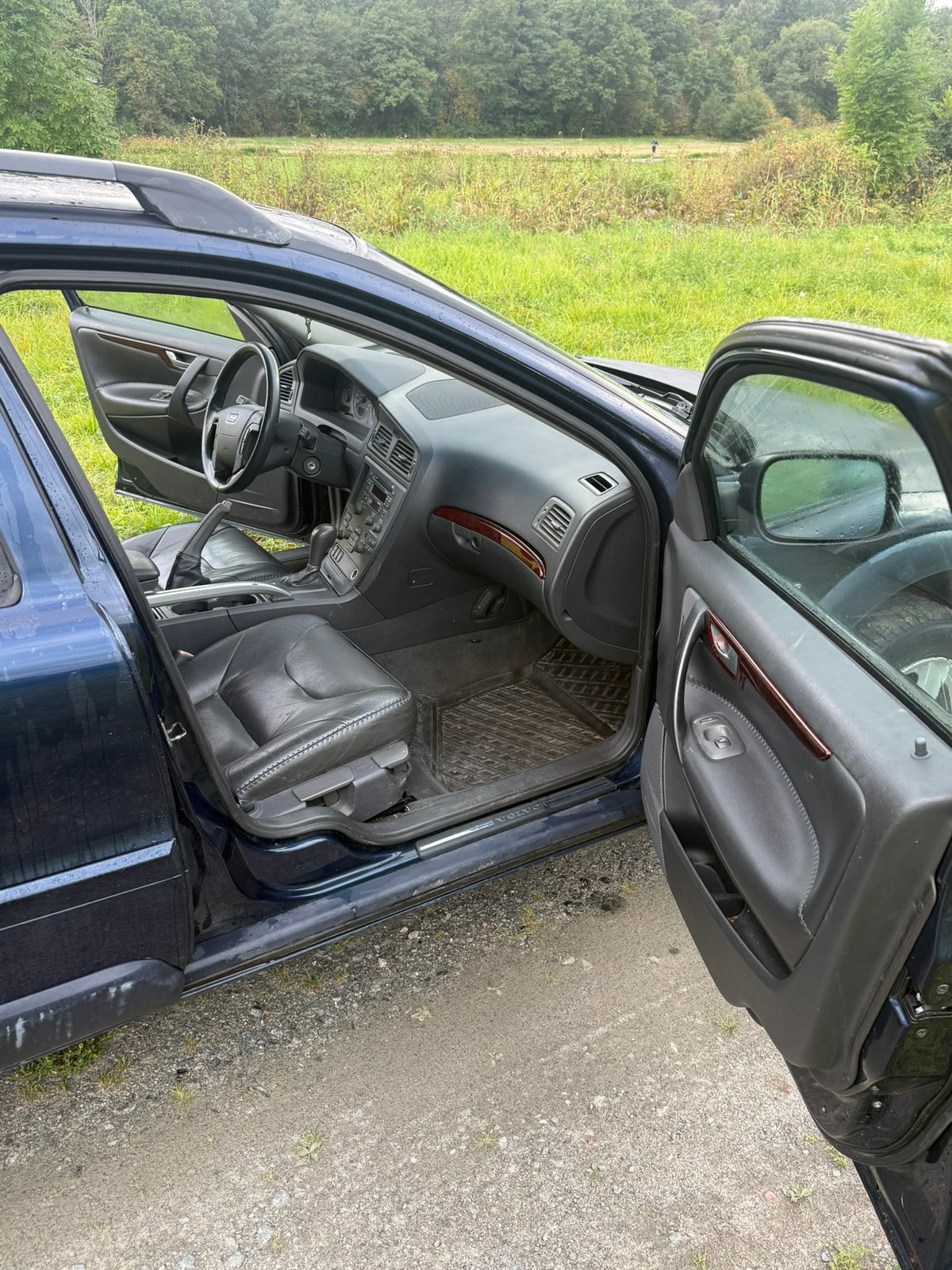 Volvo V70 XC 2.4T AWD Automatic, 200hp, 2001