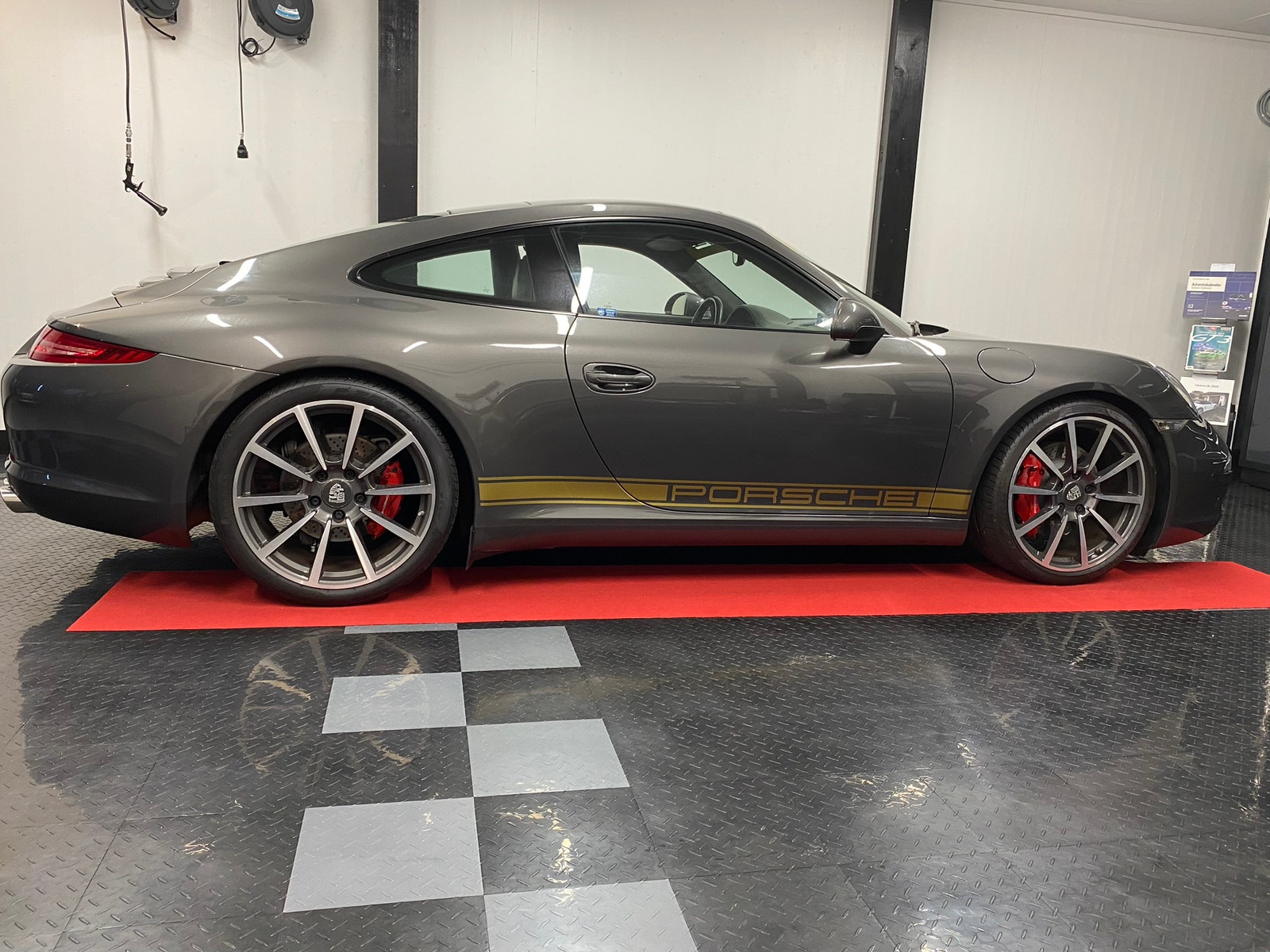 Porsche 911 Carrera S Manuell, 7-trinn, 400hk, 2012
