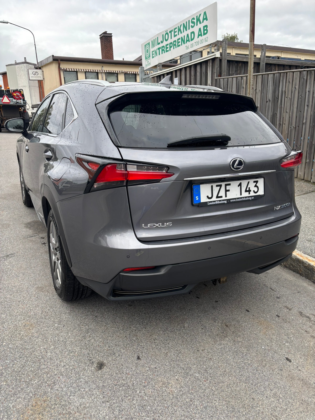 Lexus NX 300h AWD 2.5 AWD E-CVT, 197ps, 2015
