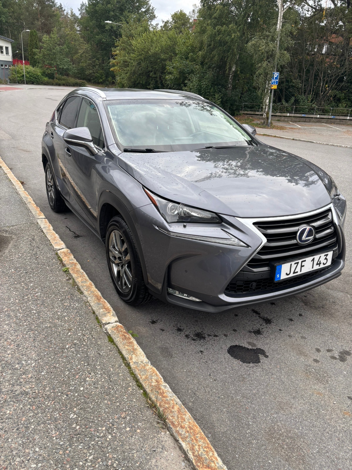 Lexus NX 300h AWD 2.5 AWD E-CVT, 197ps, 2015