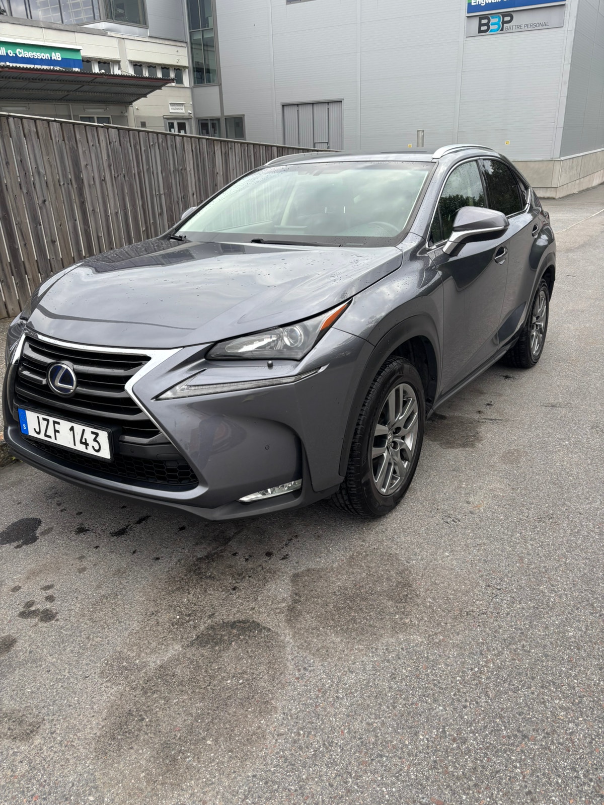 Lexus NX 300h AWD 2.5 AWD E-CVT, 197ps, 2015