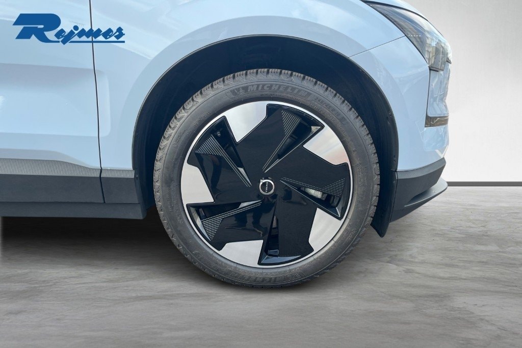 Volvo EX30 Single Motor Extended Range, 272hp, 2024