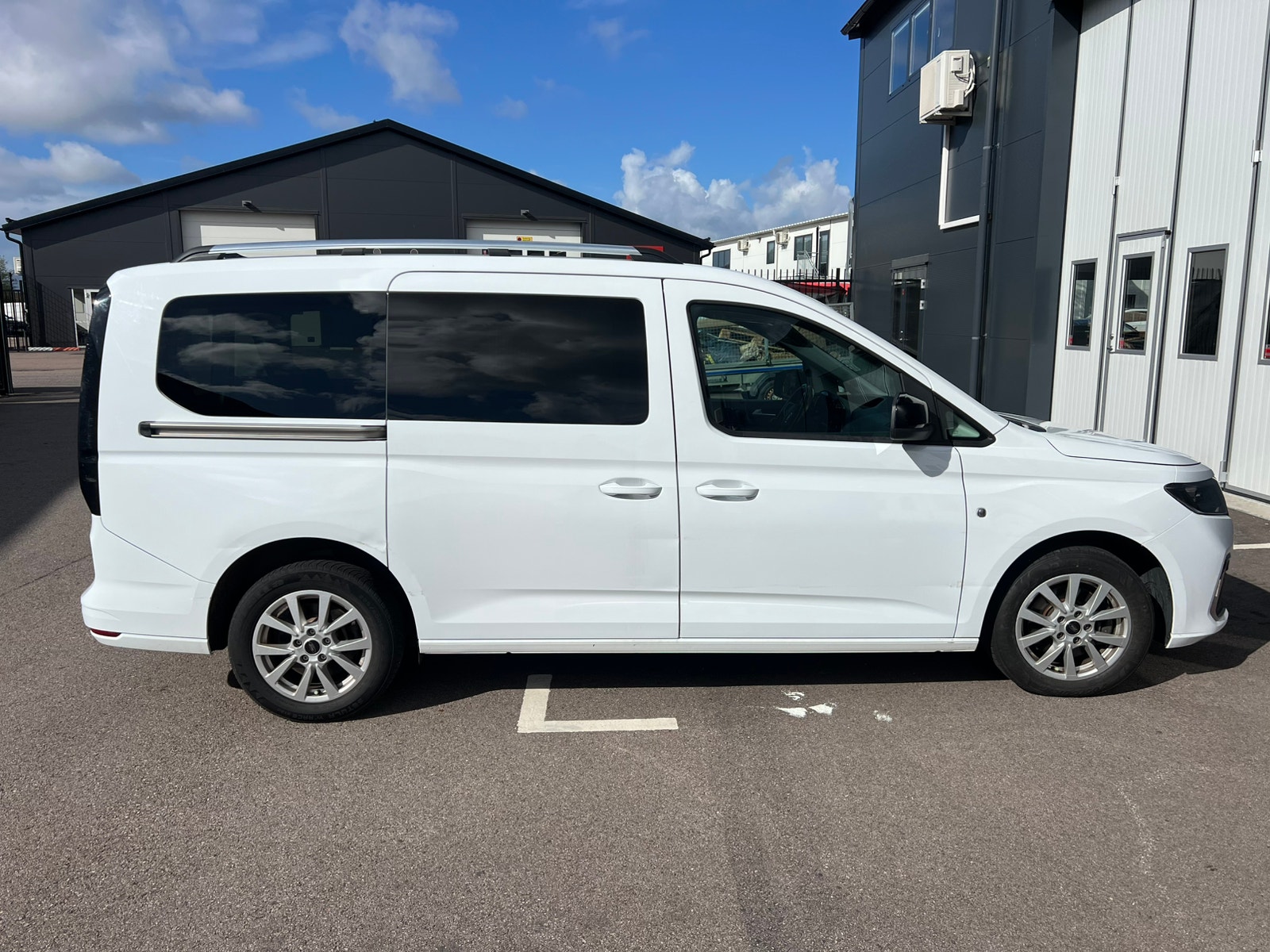 Ford Grand Tourneo Connect 2.0 EcoBlue Powershift, 122hp, 2023
