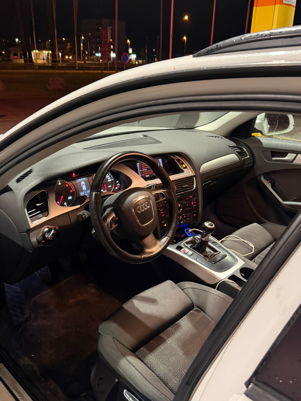Audi A4 Avant 2.0 TDI Manual, 136hp, 2012