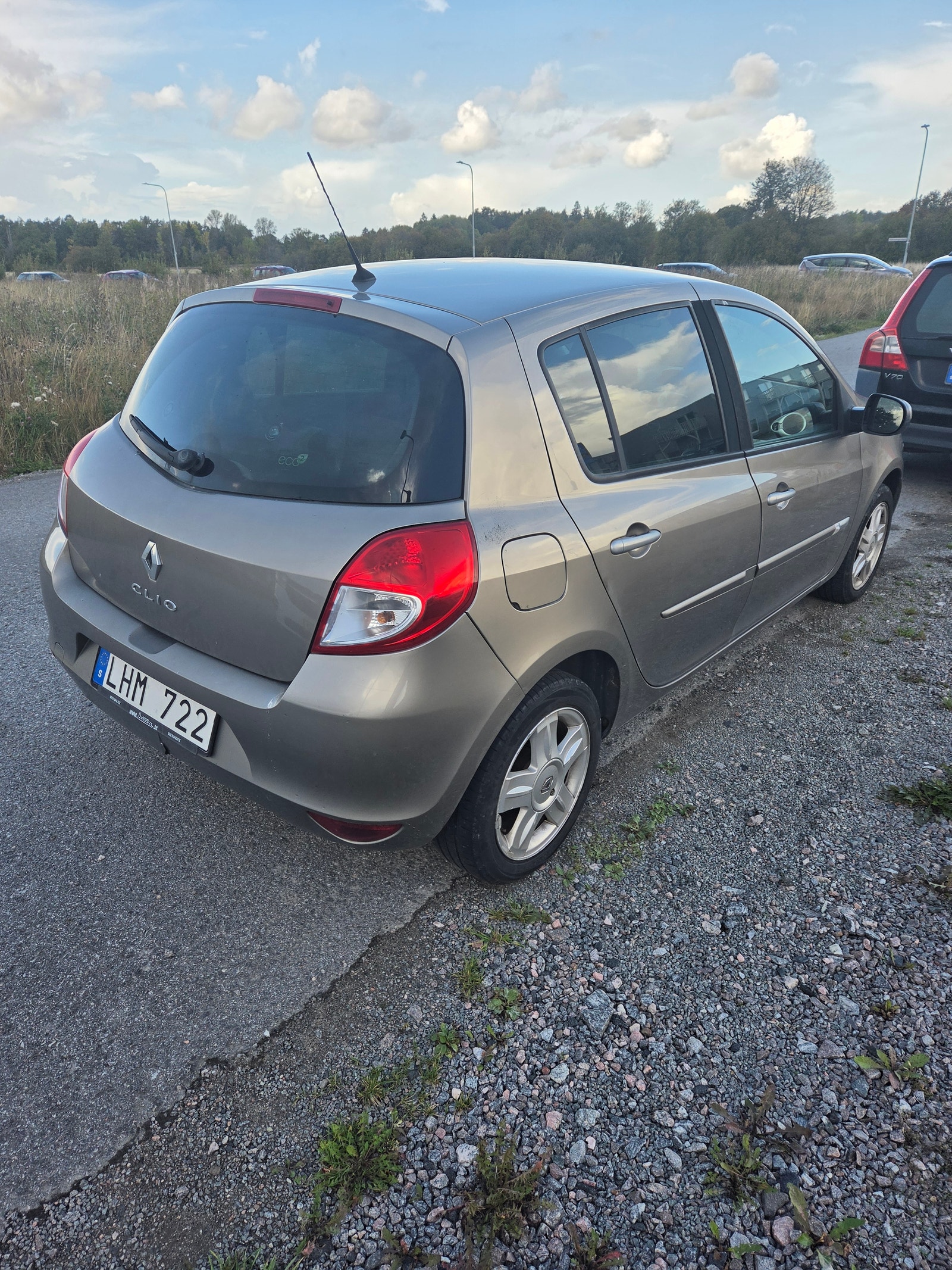 Renault Clio 5-door Hatchback 1.2 E85 Manual, 75hp, 2011