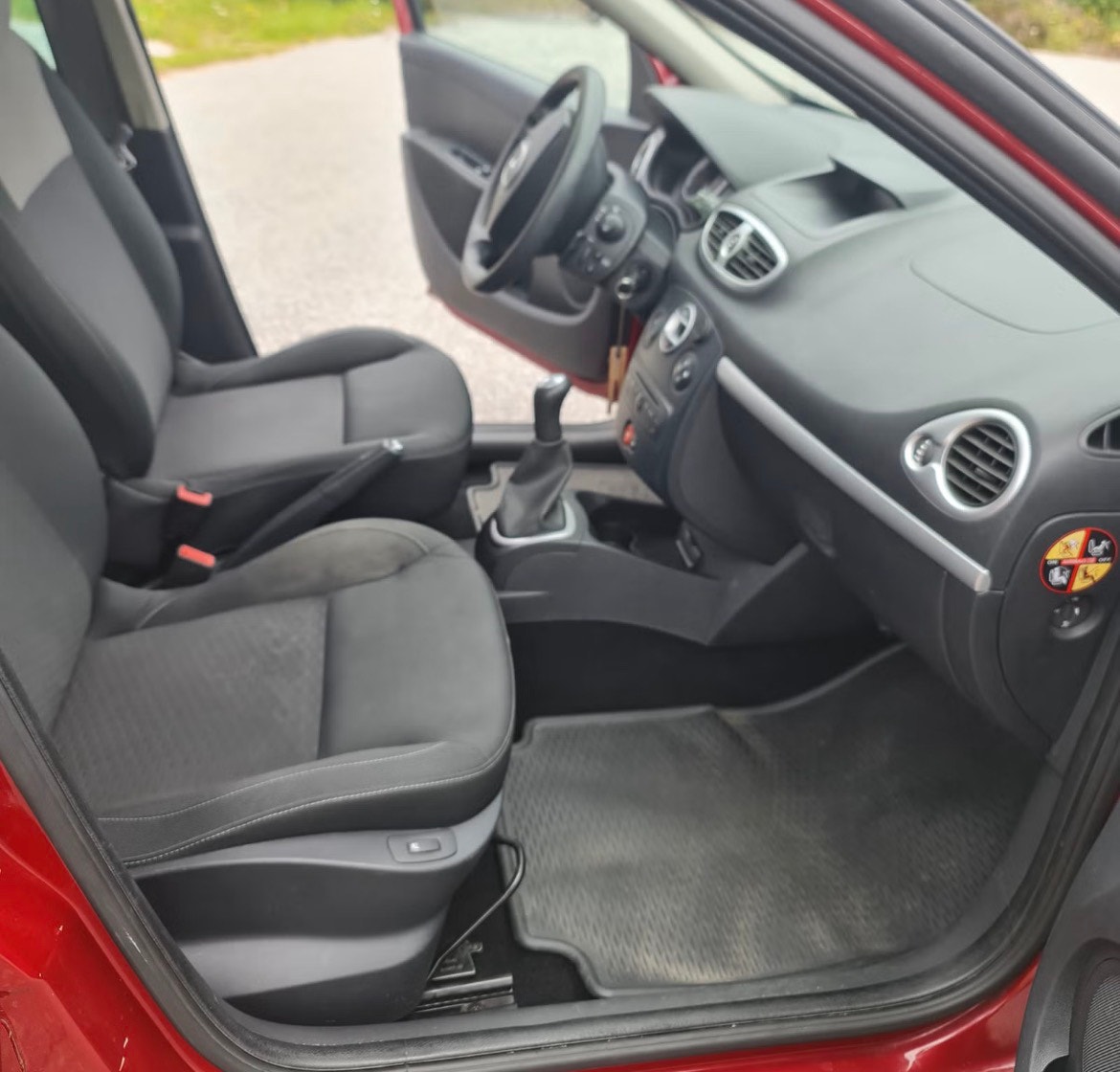 Renault Clio 5-dörrars Halvkombi 1.2 E85 Manuell, 75hk, 2010