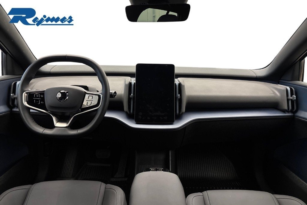 Volvo EX30 Single Motor Extended Range, 272hp, 2025