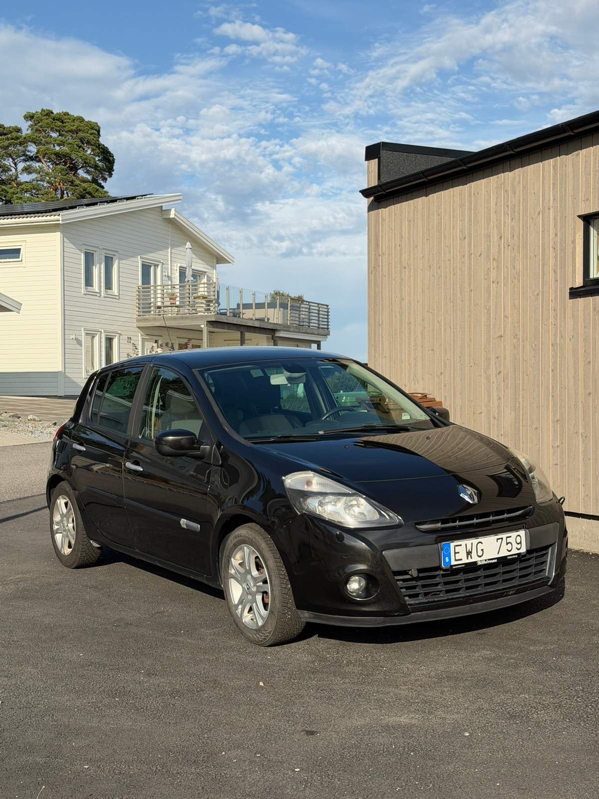 Renault Clio 5-door Hatchback 1.2 E85 Manual, 75hp, 2011