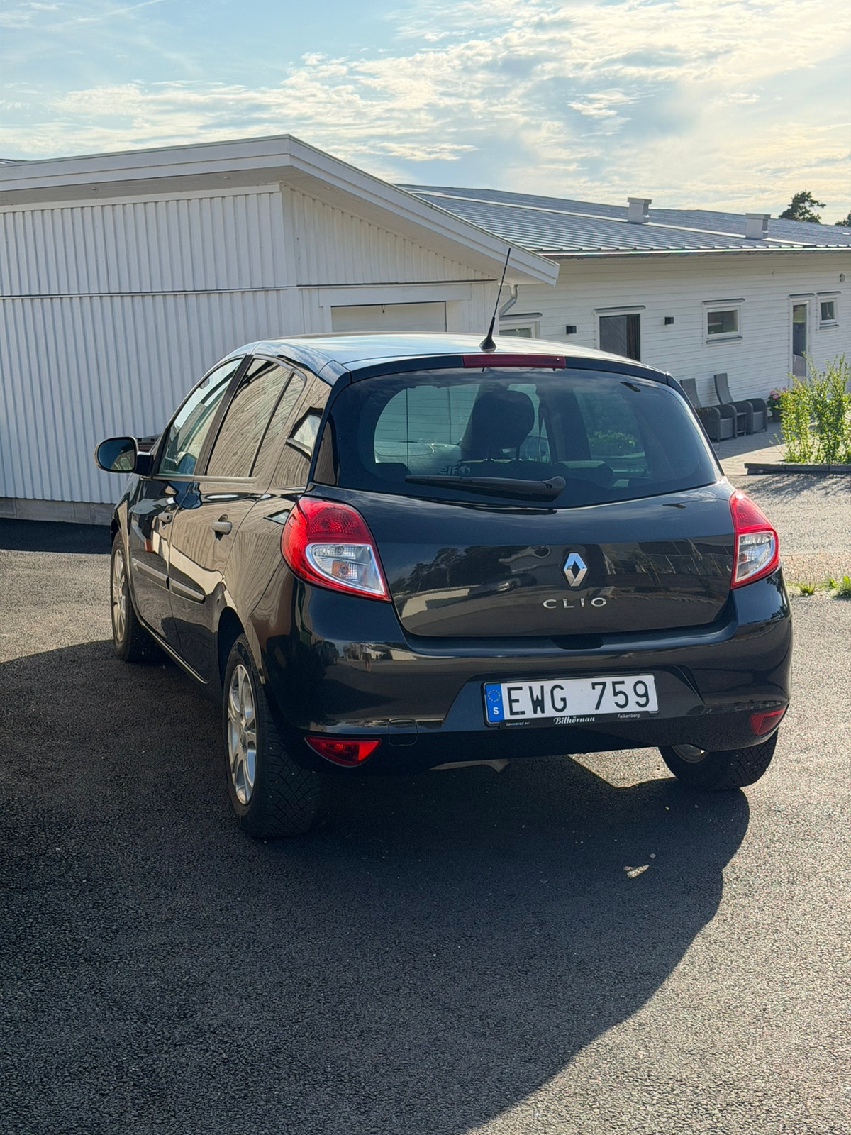 Renault Clio 5-door Hatchback 1.2 E85 Manual, 75hp, 2011