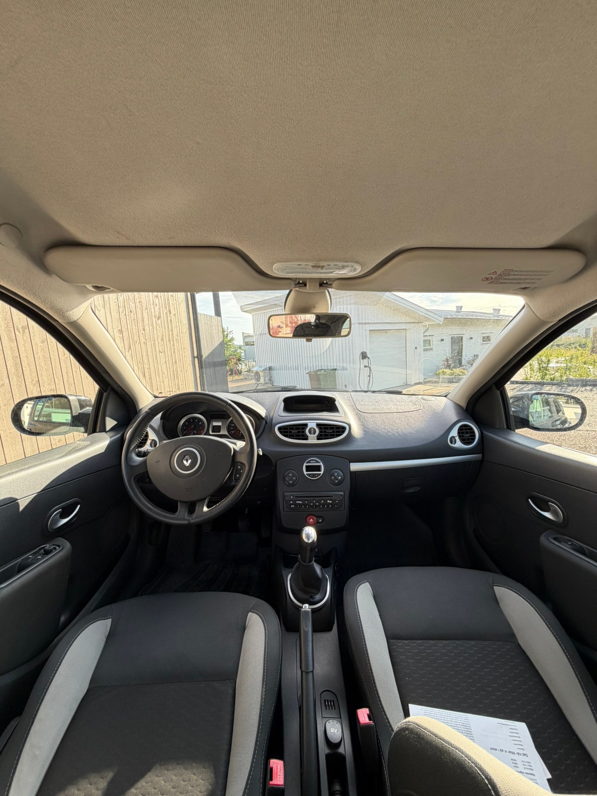 Renault Clio 5-door Hatchback 1.2 E85 Manual, 75hp, 2011