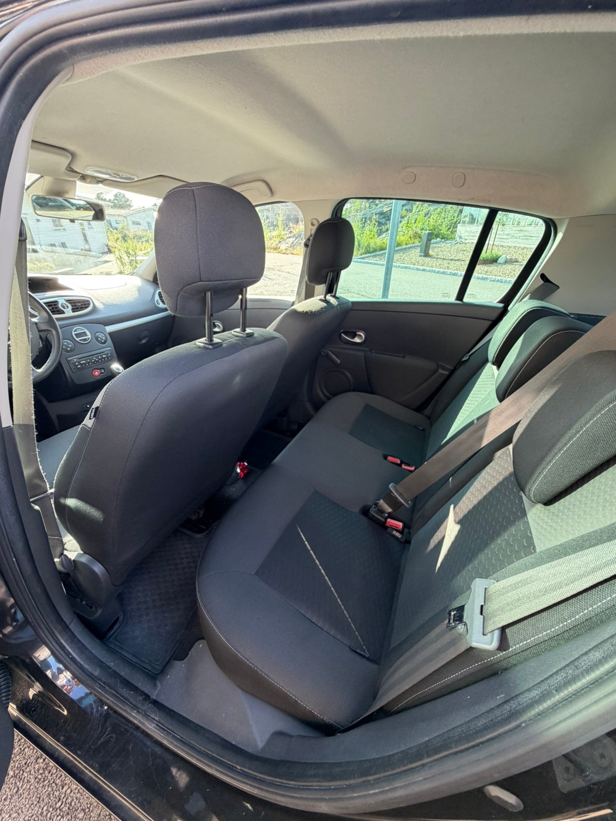 Renault Clio 5-door Hatchback 1.2 E85 Manual, 75hp, 2011