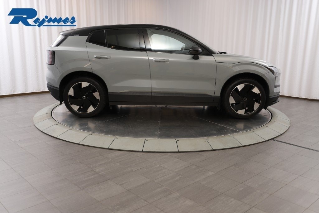 Volvo EX30 Single Motor Extended Range, 272hp, 2025