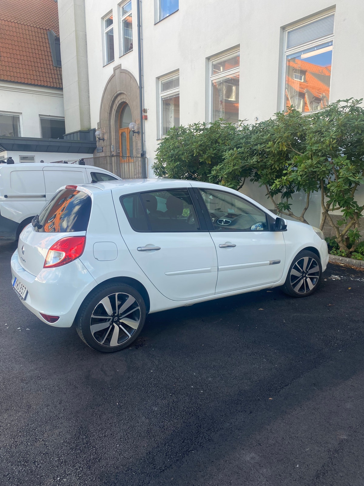 Renault Clio 5-door Hatchback 1.2 E85 Manual, 75hp, 2010