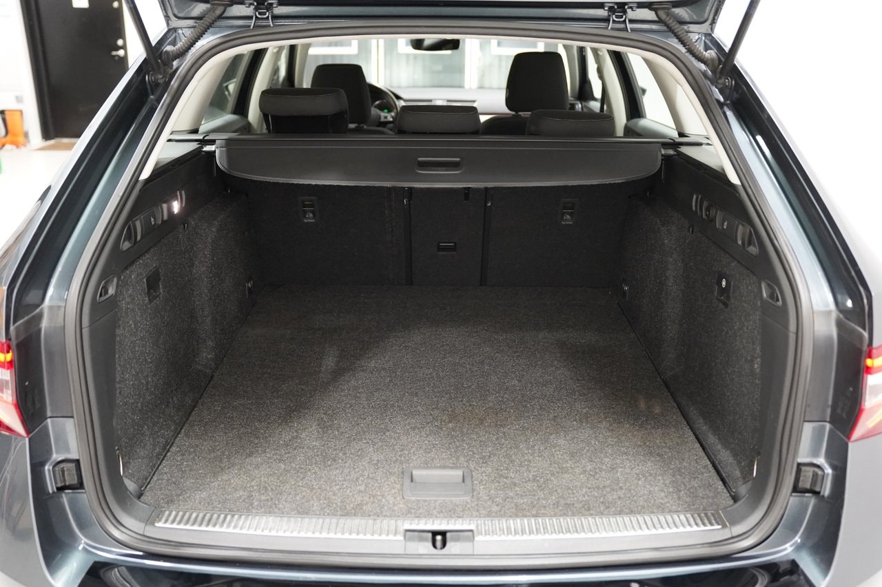 Škoda Superb Kombi 2.0 TDI DSG Sekventiell, 150hk, 2017