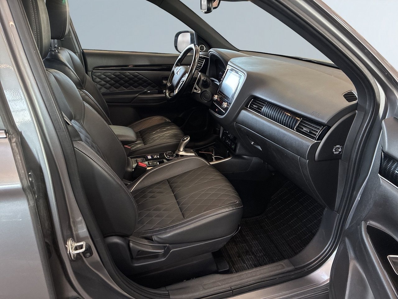 Mitsubishi Outlander PHEV CVT, 224hp, 2020
