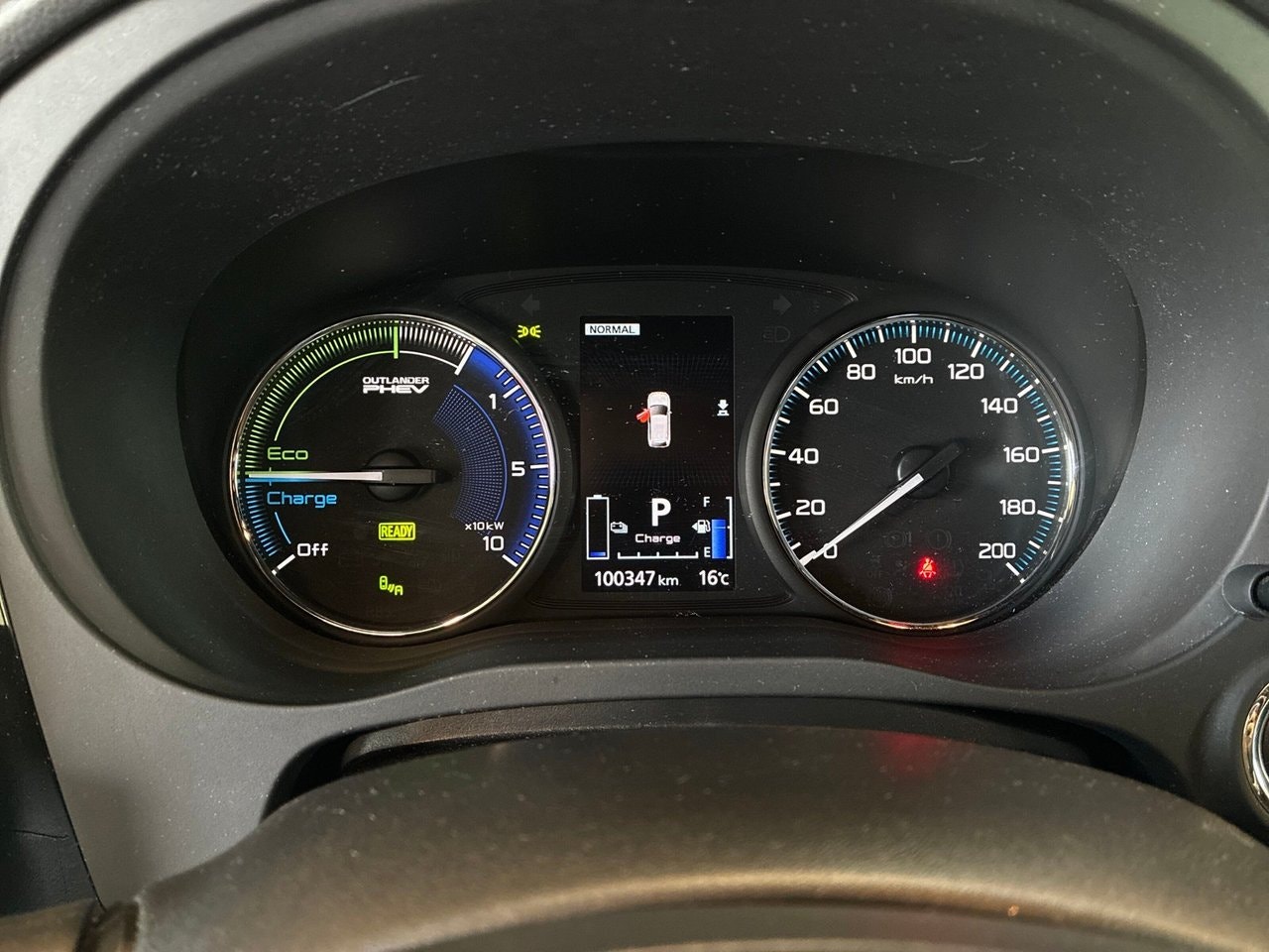Mitsubishi Outlander PHEV CVT, 224hp, 2020