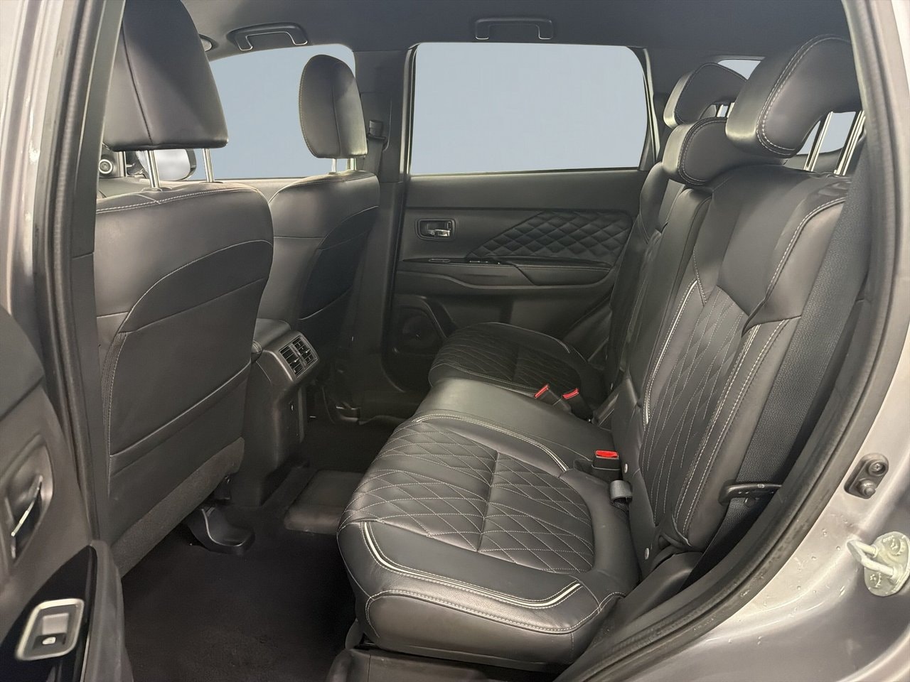Mitsubishi Outlander PHEV CVT, 224hp, 2020