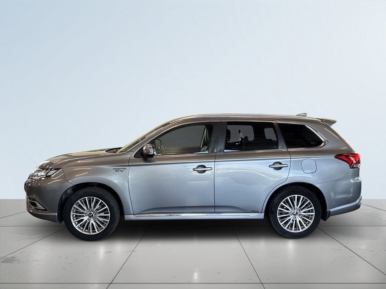 Mitsubishi Outlander PHEV CVT, 224hp, 2020
