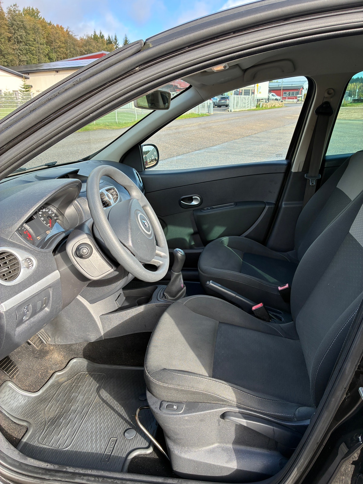 Renault Clio 5-door Hatchback 1.2 E85 Manual, 5-trins, 75ps, 2010