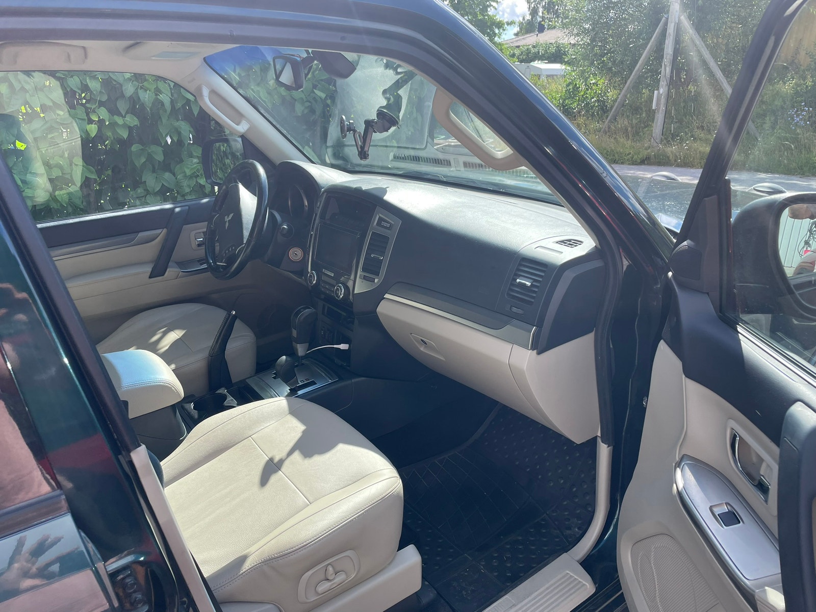 Mitsubishi Pajero 5-door 3.2 Di-D 4WD Automatic, 190hp, 2016