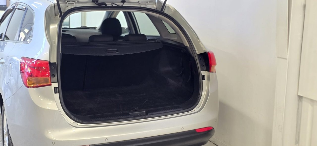 Kia cee'd_sw 1.6 GDI Manual, 135hp, 2013