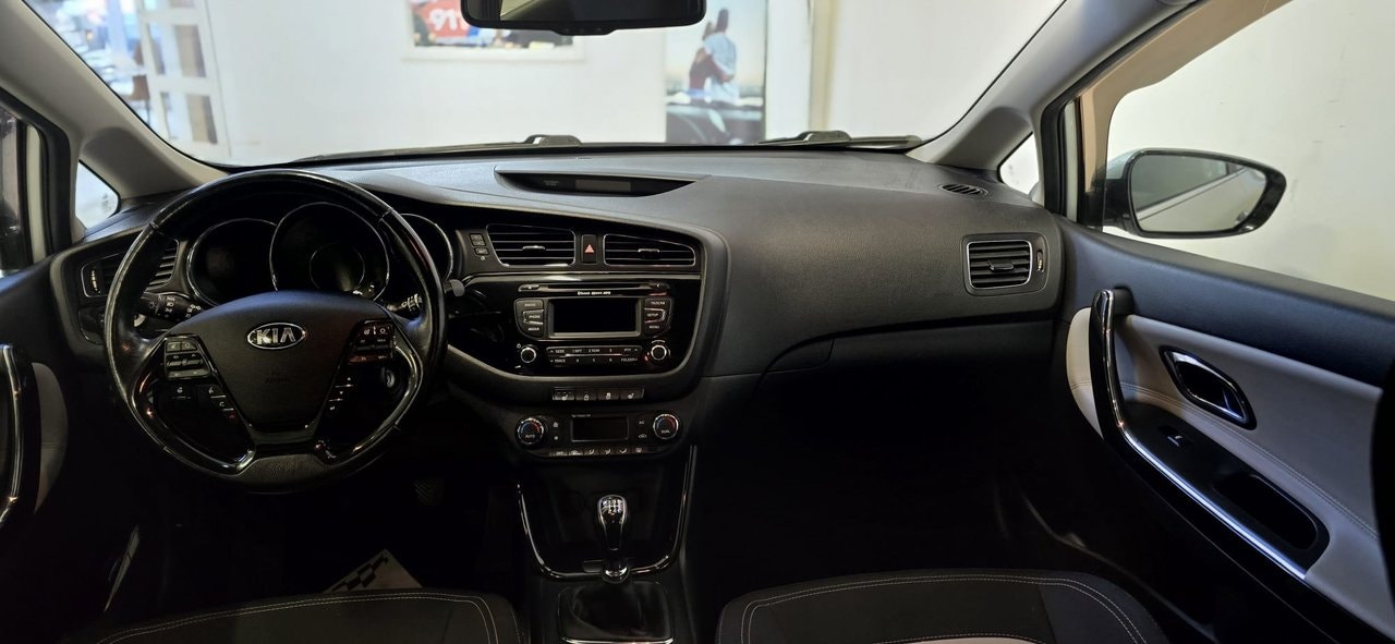 Kia cee'd_sw 1.6 GDI Manual, 135hp, 2013