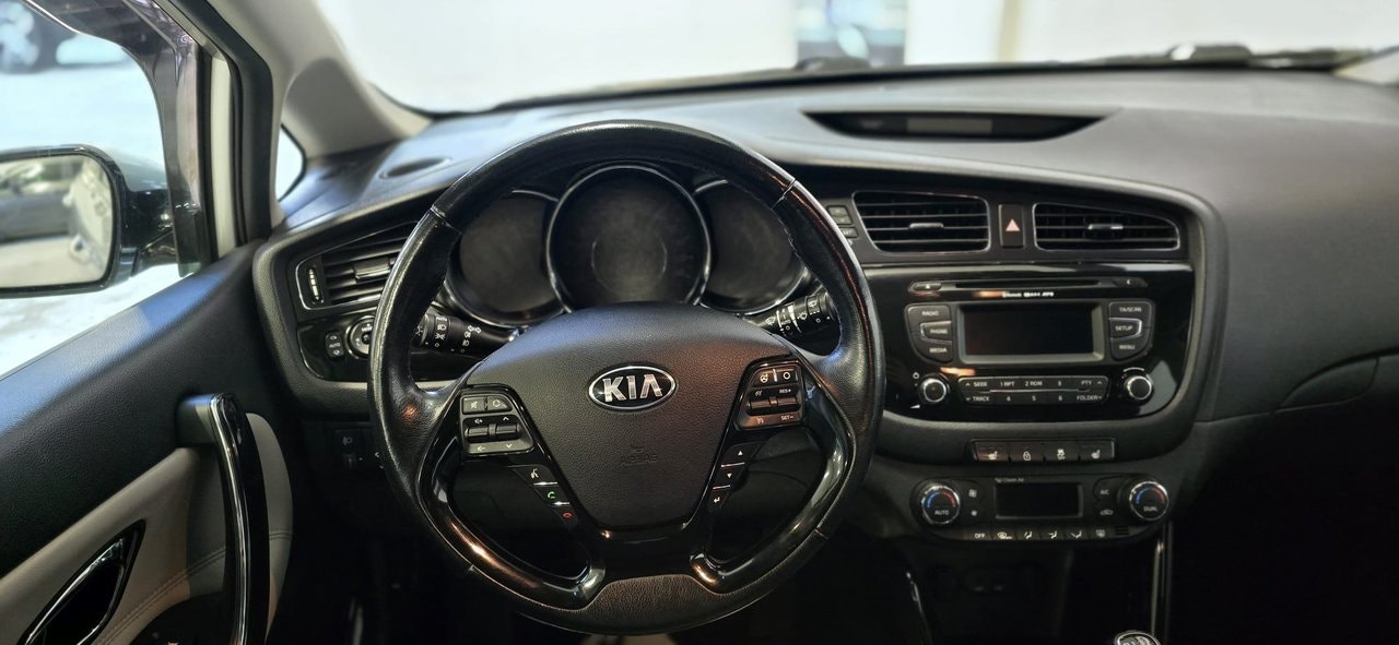 Kia cee'd_sw 1.6 GDI Manual, 135hp, 2013