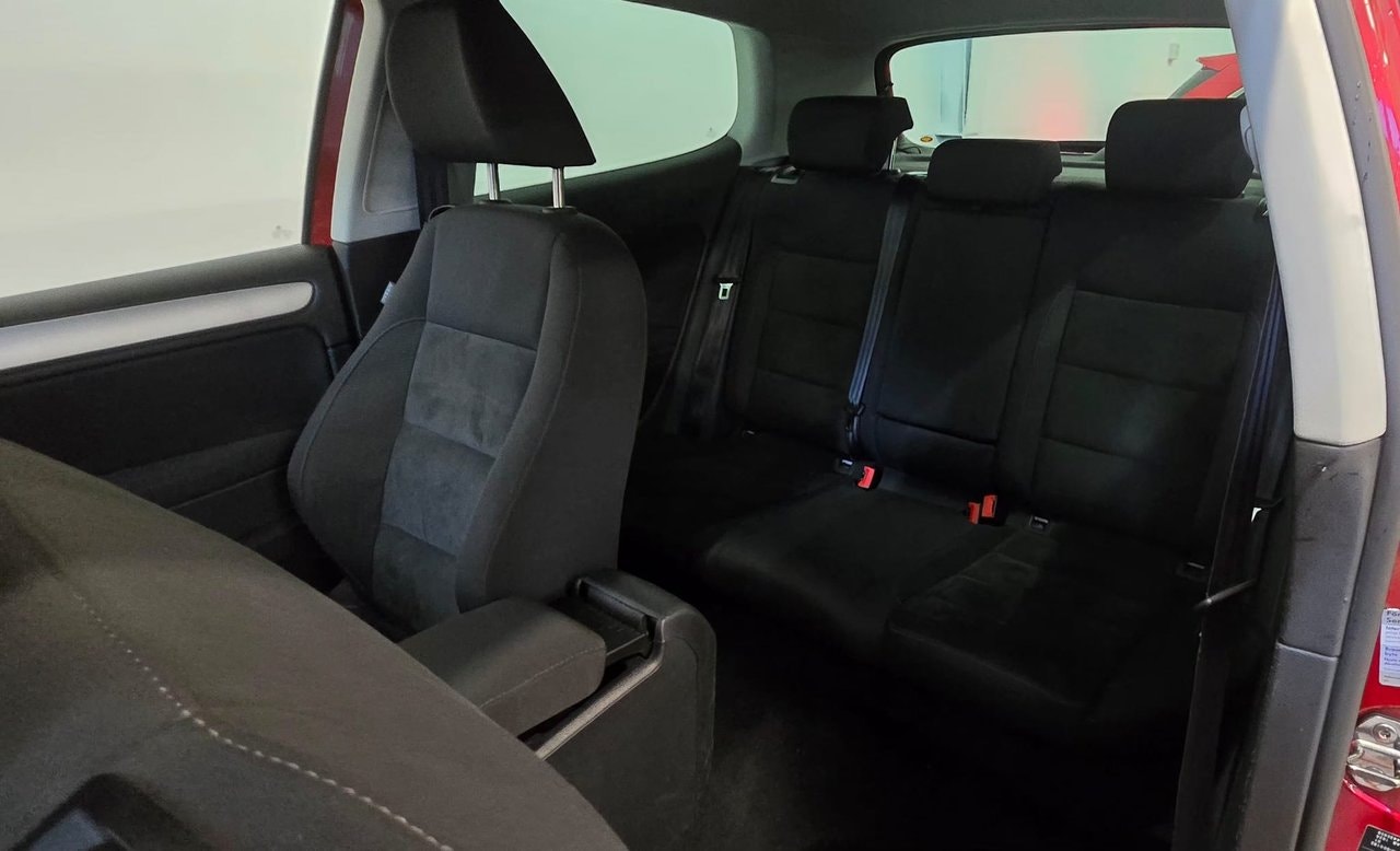 Volkswagen Golf 3-door 2.0 TDI DPF Manual, 140hp, 2010
