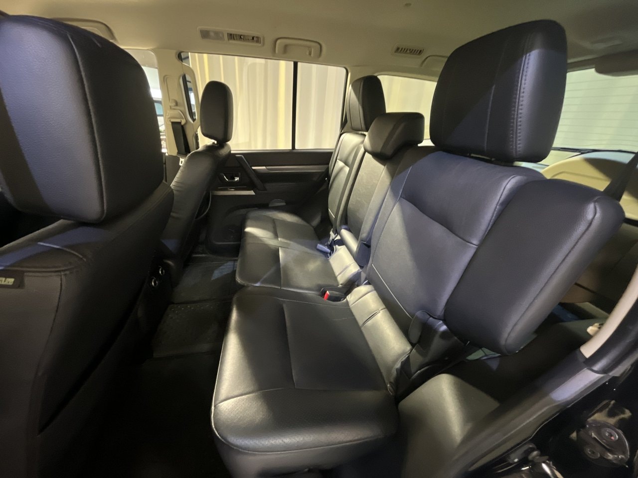 Mitsubishi Pajero 3.2 DI-D Business | 200 ch | BVA | 7 places | Cuir | GPS | Caméra de recul | Attelage