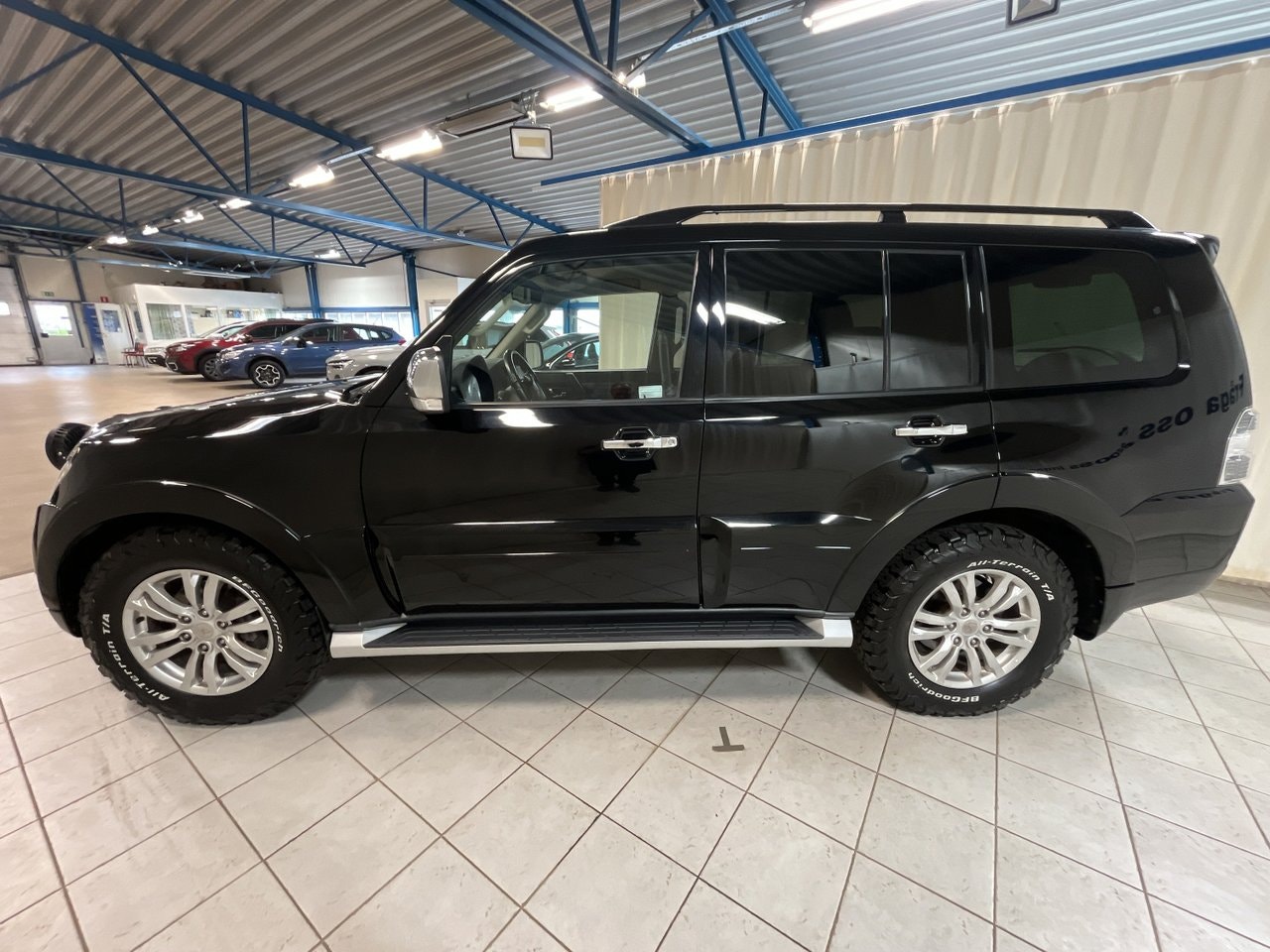 Mitsubishi Pajero 3.2 DI-D Business | 200 ch | BVA | 7 places | Cuir | GPS | Caméra de recul | Attelage