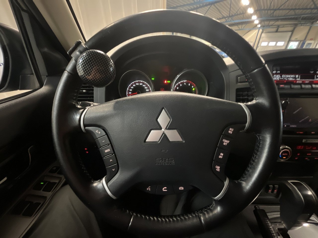 Mitsubishi Pajero 3.2 DI-D Business | 200 ch | BVA | 7 places | Cuir | GPS | Caméra de recul | Attelage