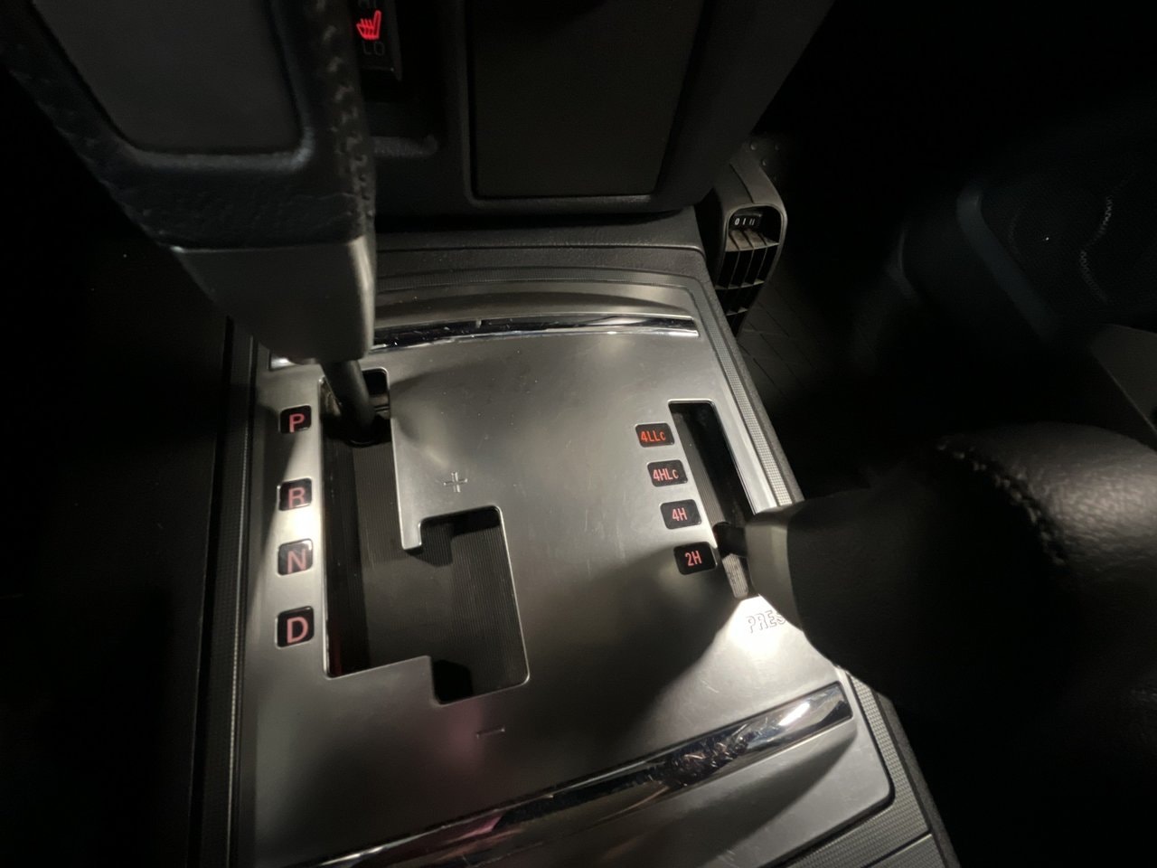Mitsubishi Pajero 3.2 DI-D Business | 200 ch | BVA | 7 places | Cuir | GPS | Caméra de recul | Attelage