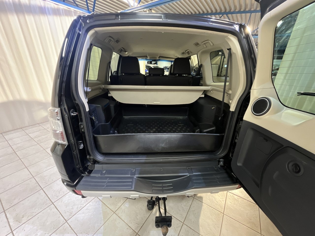 Mitsubishi Pajero 3.2 DI-D Business | 200 ch | BVA | 7 places | Cuir | GPS | Caméra de recul | Attelage