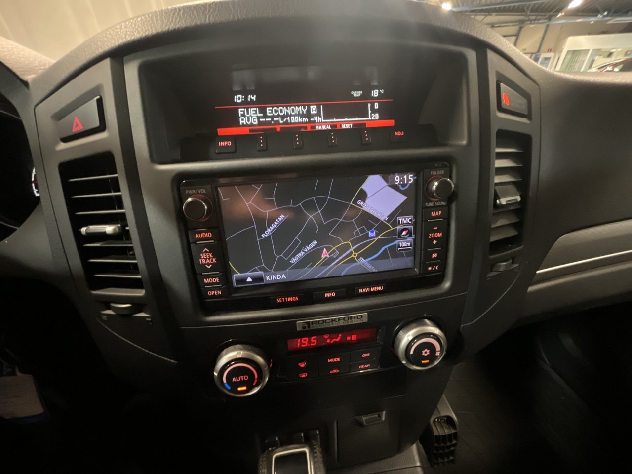 Mitsubishi Pajero 3.2 DI-D Business | 200 ch | BVA | 7 places | Cuir | GPS | Caméra de recul | Attelage