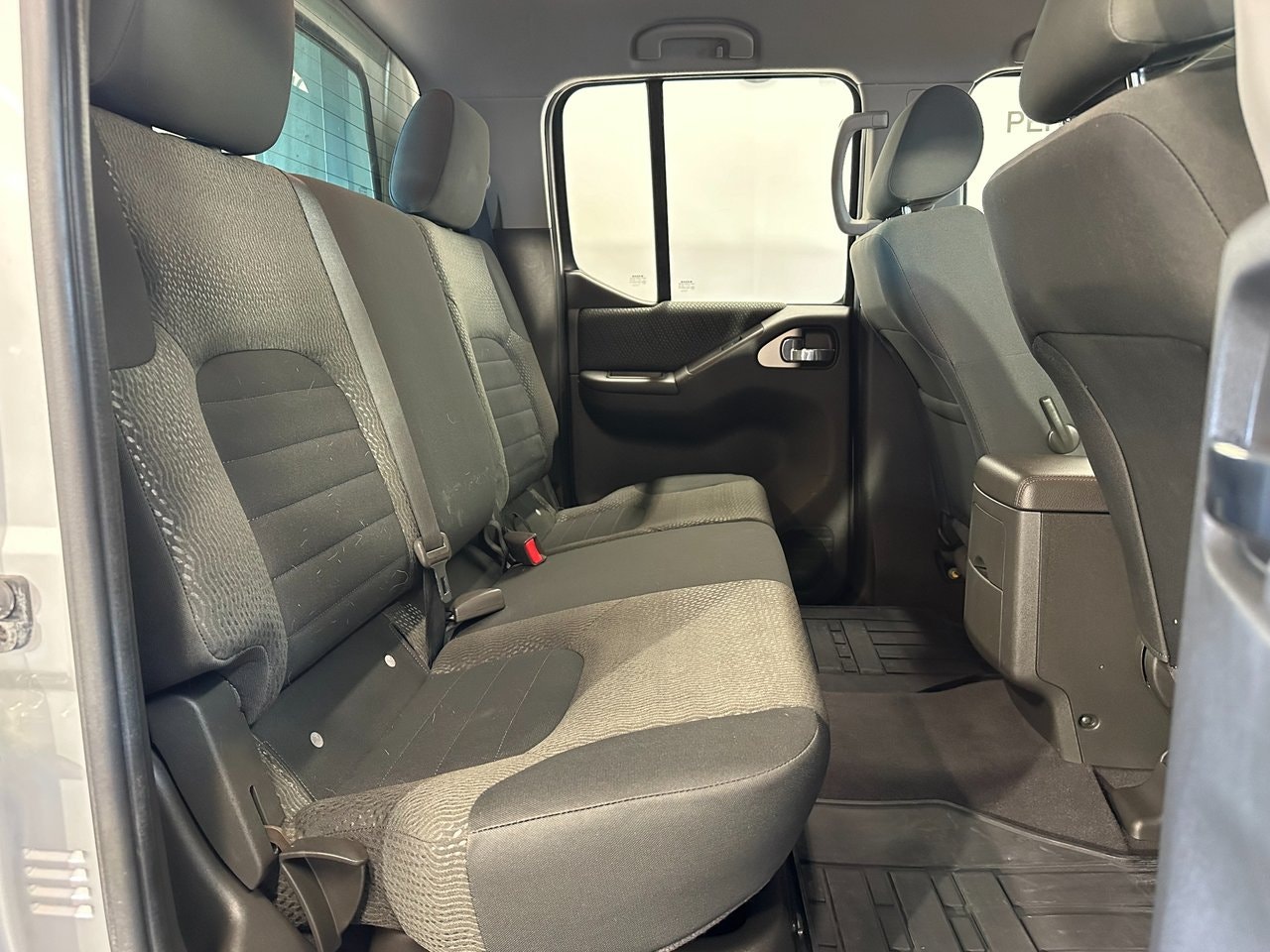 Nissan Navara 2.5 dCi Double Cab | 190 ch | BVA | Hard-top | Attelage | Régulateur de vitesse | Marchepieds | Climatisation