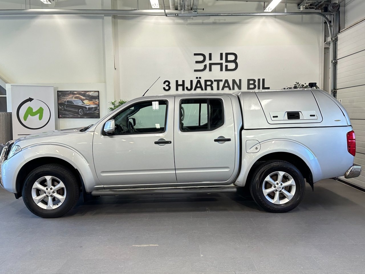 Nissan Navara 2.5 dCi Double Cab | 190 ch | BVA | Hard-top | Attelage | Régulateur de vitesse | Marchepieds | Climatisation