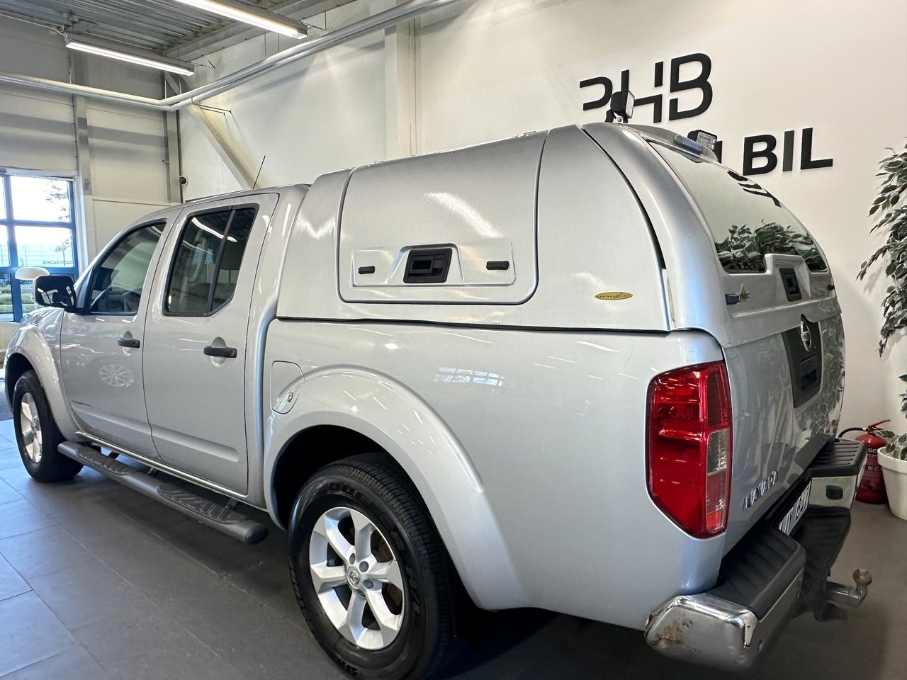 Nissan Navara 2.5 dCi Double Cab | 190 ch | BVA | Hard-top | Attelage | Régulateur de vitesse | Marchepieds | Climatisation