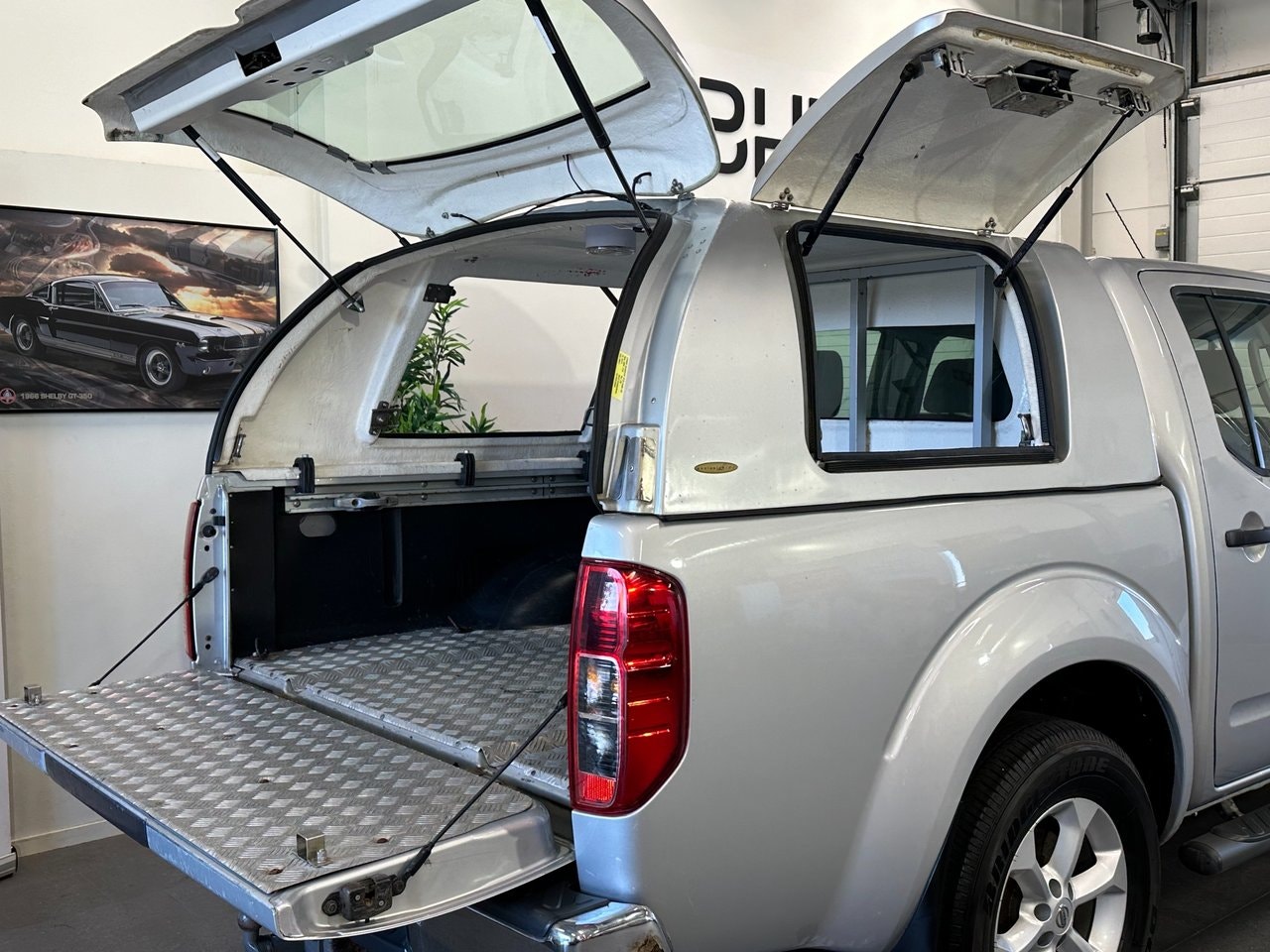 Nissan Navara 2.5 dCi Double Cab | 190 ch | BVA | Hard-top | Attelage | Régulateur de vitesse | Marchepieds | Climatisation