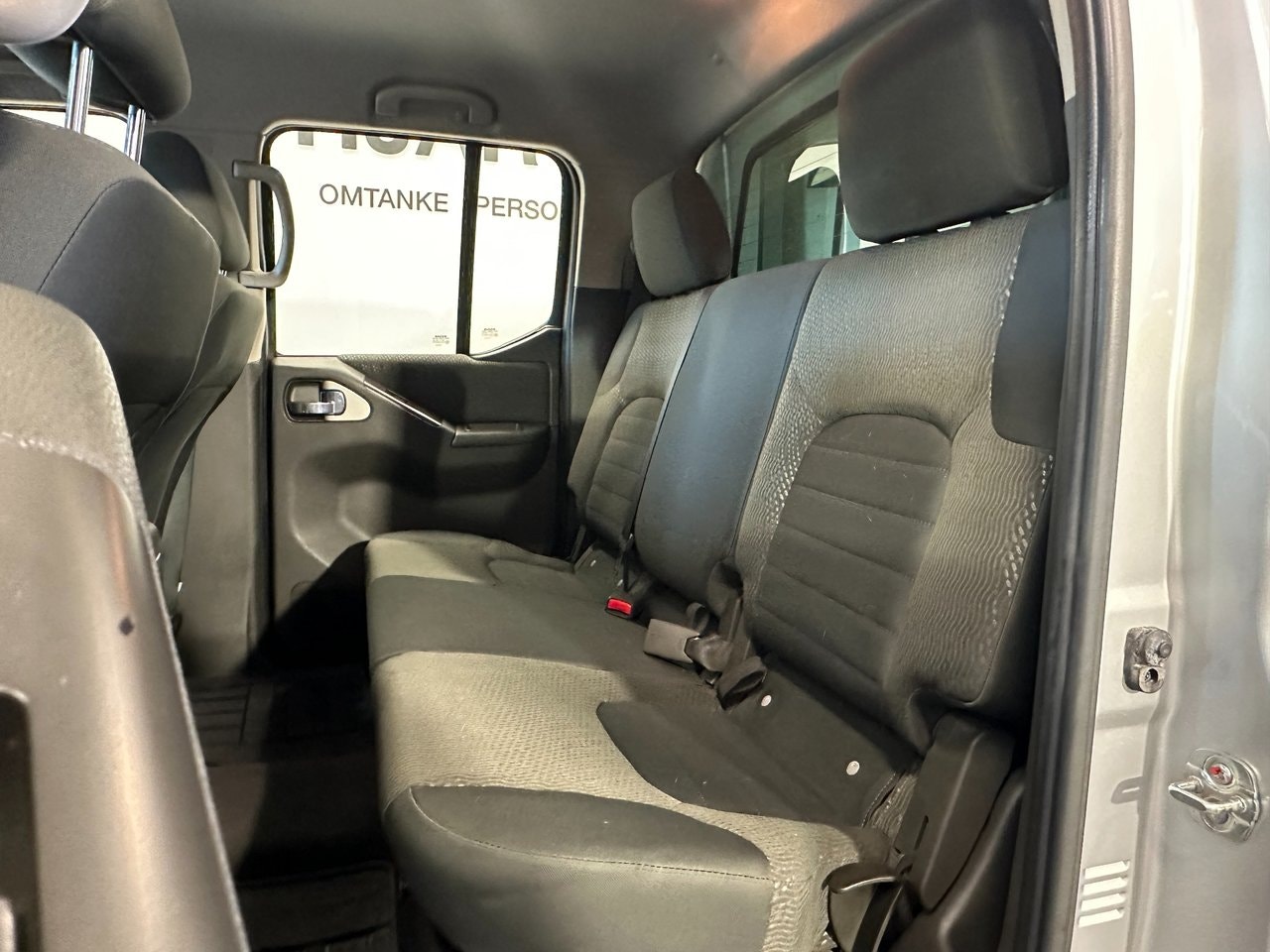 Nissan Navara 2.5 dCi Double Cab | 190 ch | BVA | Hard-top | Attelage | Régulateur de vitesse | Marchepieds | Climatisation