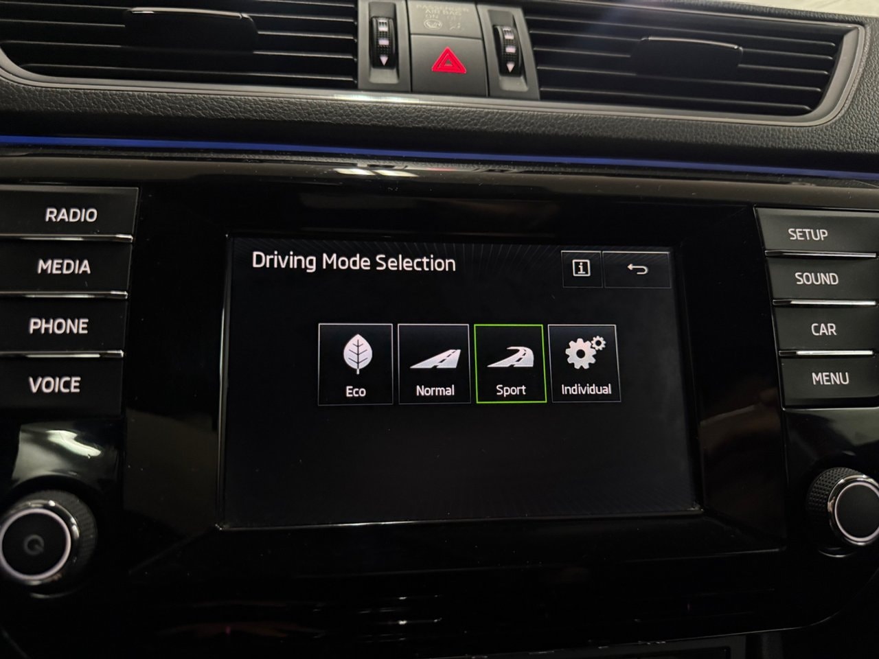 Škoda Superb Kombi 2.0 TDI DSG Sekventiell, 150hk, 2016