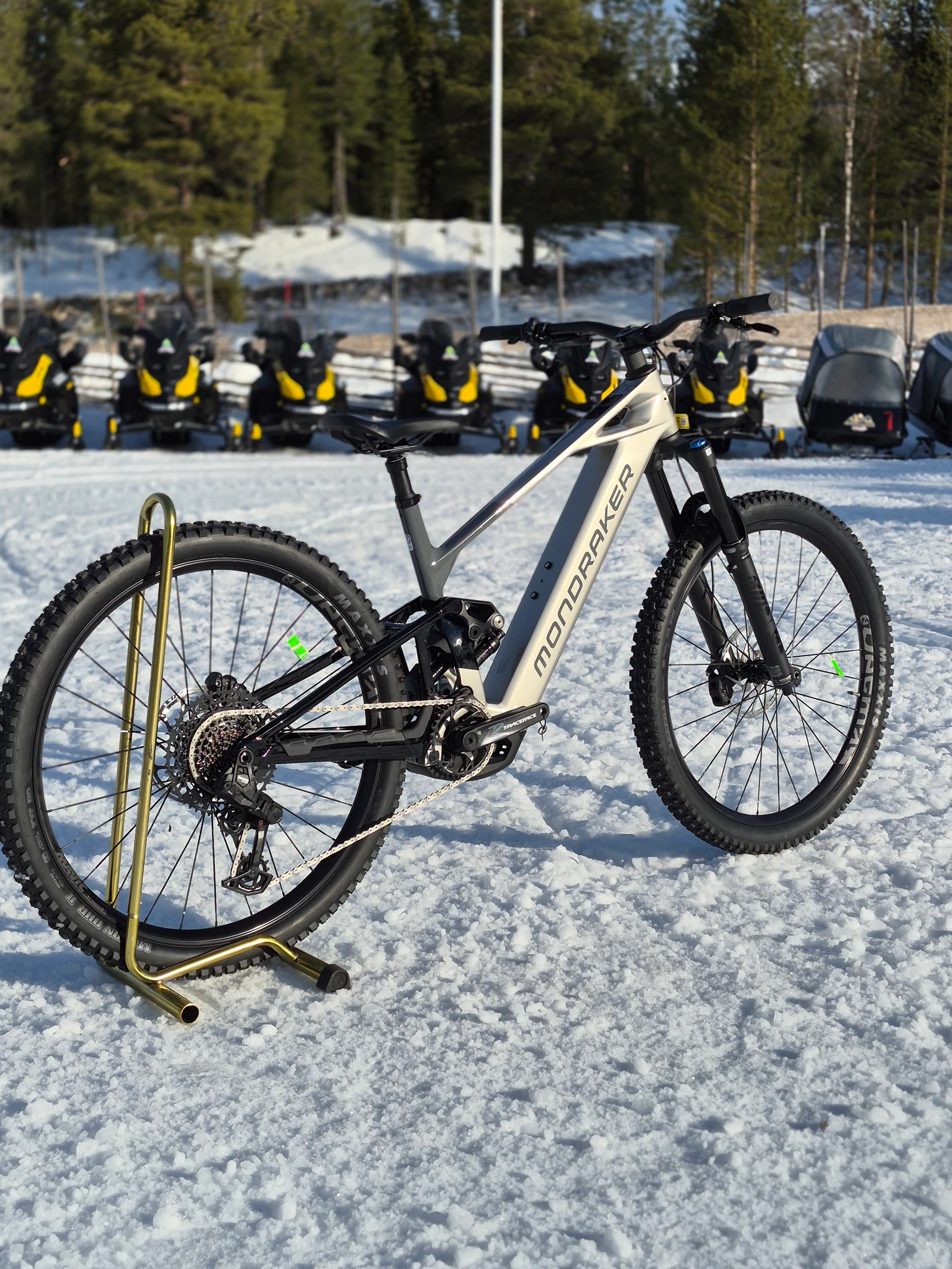 Omslagsbild för Skoterhuset Lofsdalen (Verkstadshuset i Lofsdalen AB)