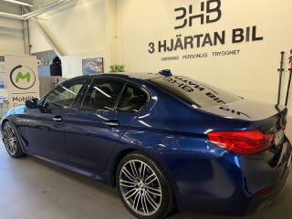 BMW 520d xDrive M Sport l Taklucka l Läder l Navi l NyServ l – bild 3