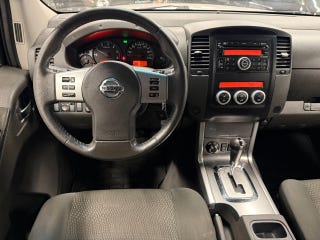 Nissan Navara 2.5 dCi 4WD l Automat l Kåpa l Drag l NyServ/NyBes l – bild 10