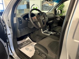 Nissan Navara 2.5 dCi 4WD l Automat l Kåpa l Drag l NyServ/NyBes l – bild 8