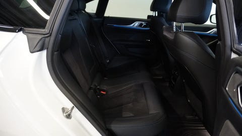BMW i4, baksäte